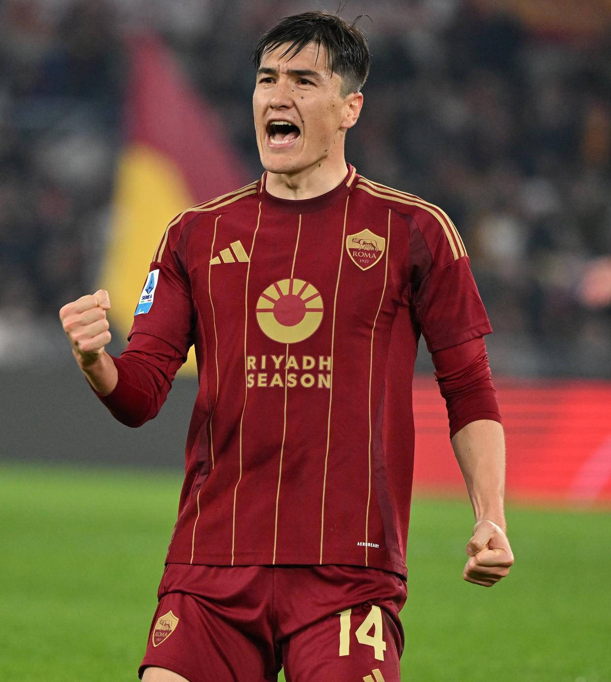 罗马球员努力训练备战，迎接挑战的简单介绍