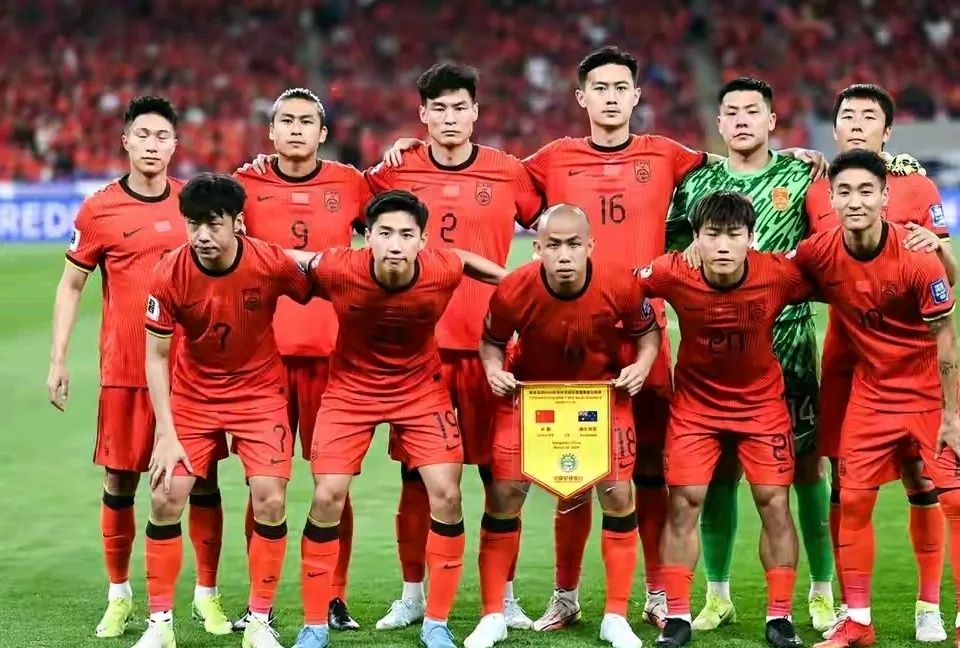 万众瞩目!球员们在比赛中展现出优异实力 万众瞩目!球员们在比赛中展现出优异实力