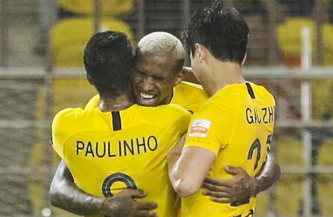 包含恒大客场战胜鲁能，继续领跑积分榜的词条