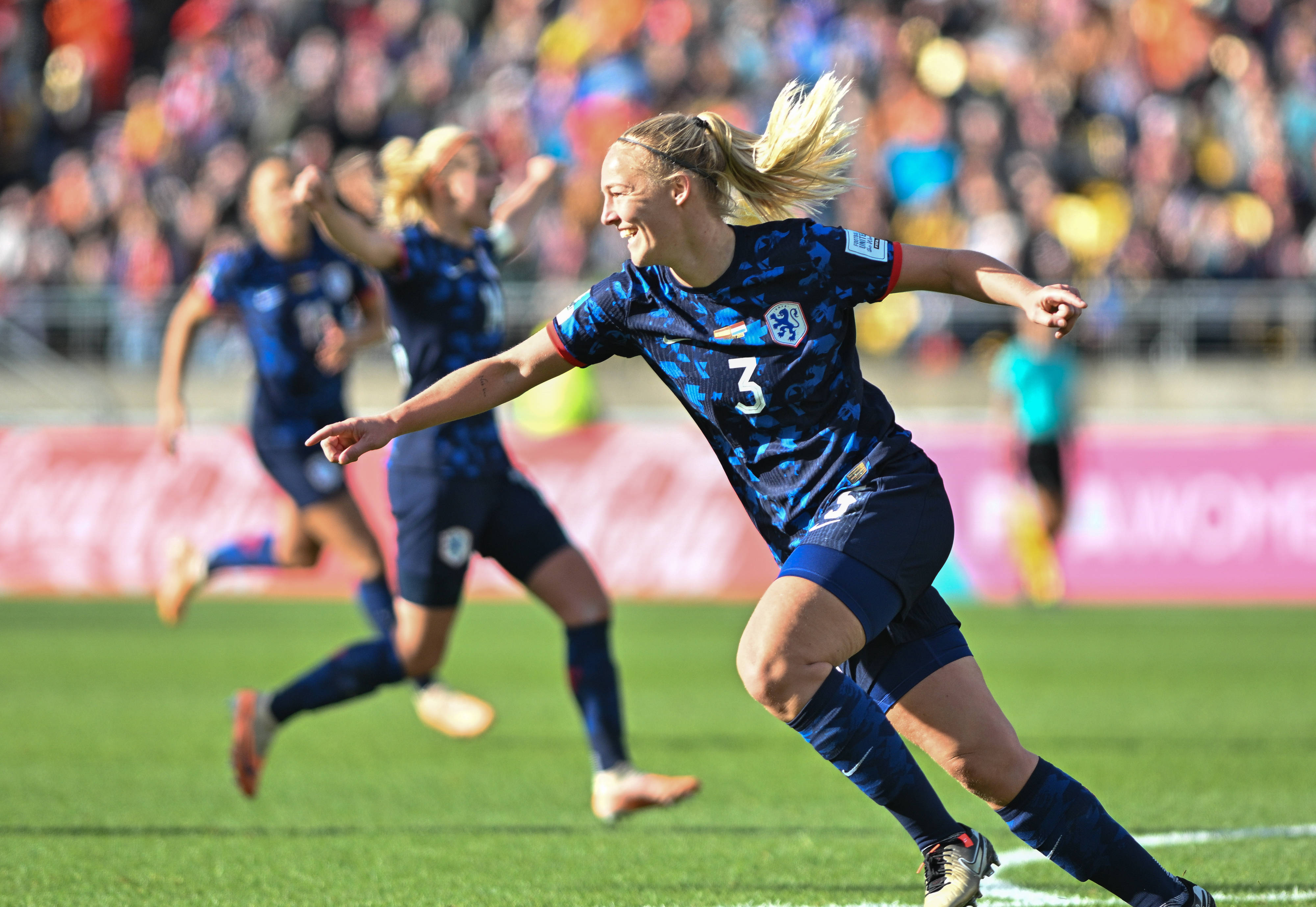 关于意大利女足金靴出击,轻松击败对手跻身比赛四强的信息 关于意大利女足金靴出击,轻松击败对手跻身比赛四强的信息