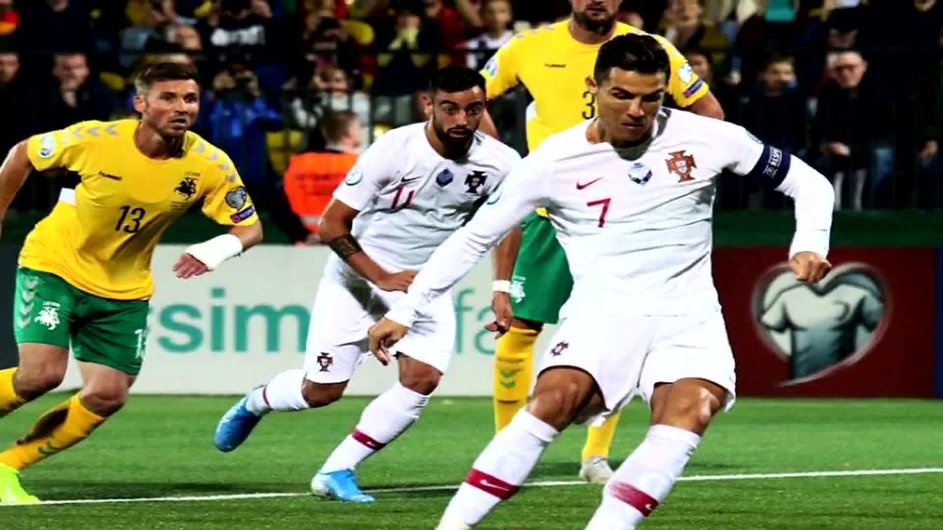 包含白俄罗斯欧预赛大胜立陶宛，跻身前列的词条