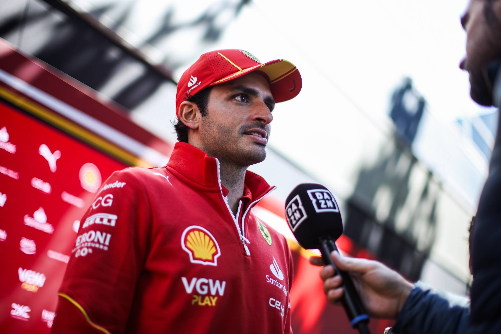 包含红牛二队绝杀雷诺车队，汉密尔顿关键制胜的词条