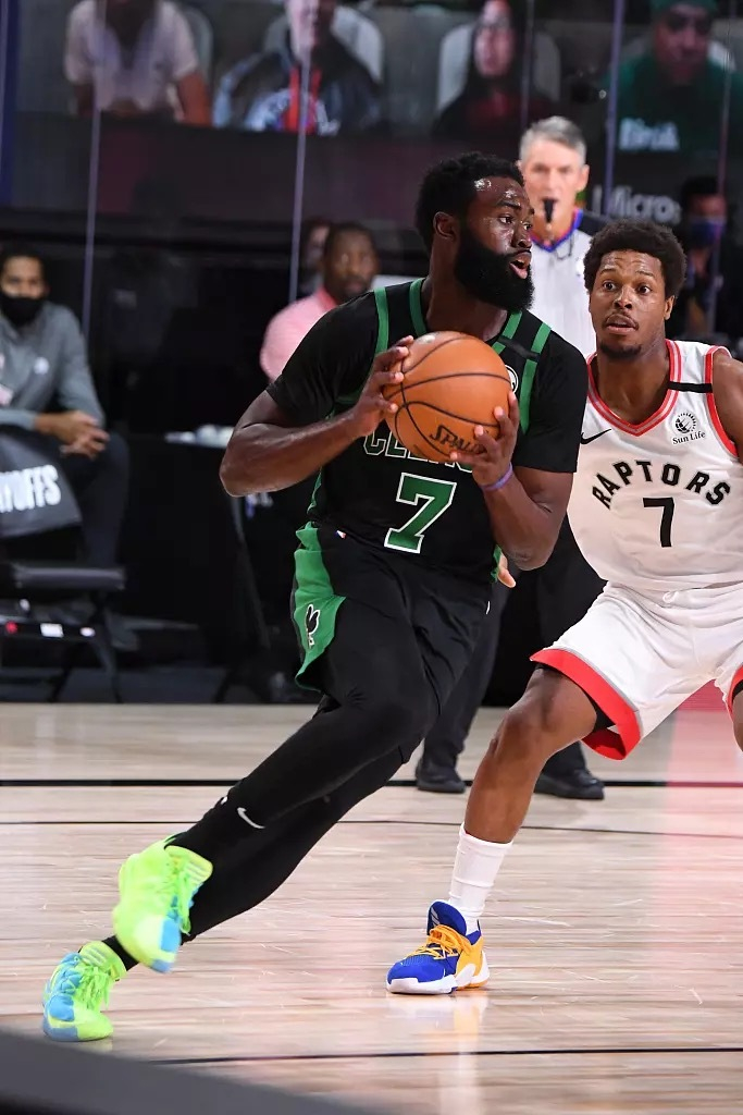 关于青岛队碾压广州队，塔图姆统治全场的信息