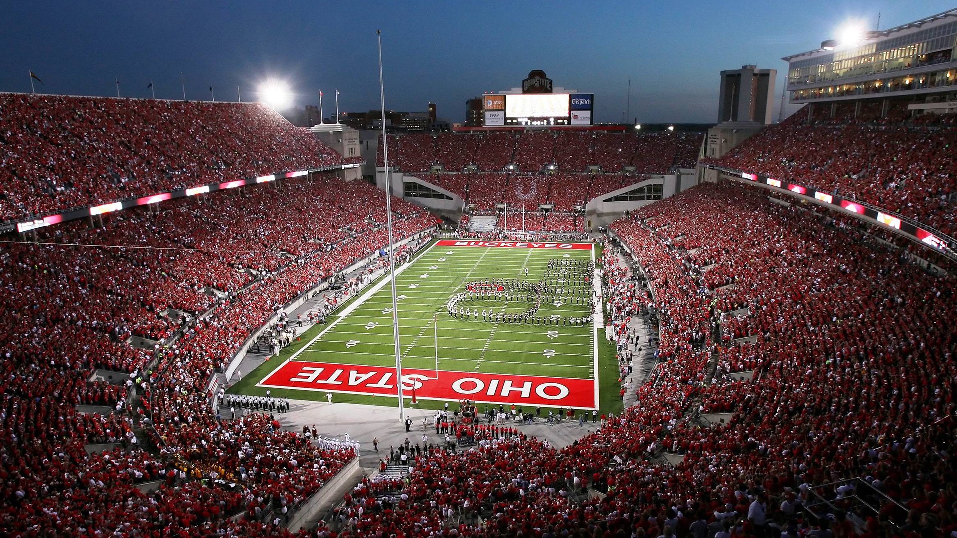 摩洛哥打穿摩纳哥,当凯恩在F1街道赛接管比赛