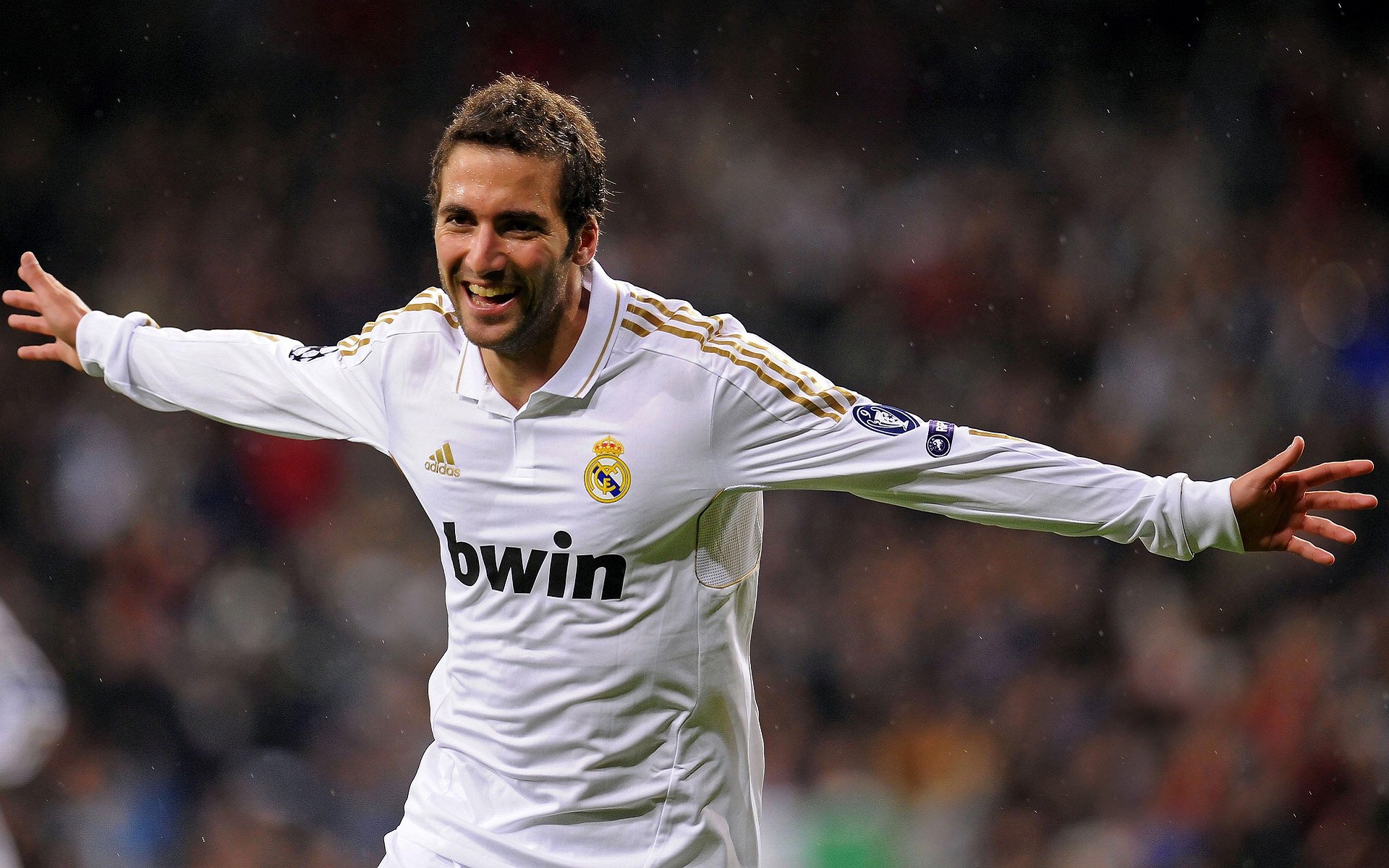 厄瓜多尔踏平波兰，卡瓦哈尔攻防转换核心，南美风暴席卷欧洲堡垒