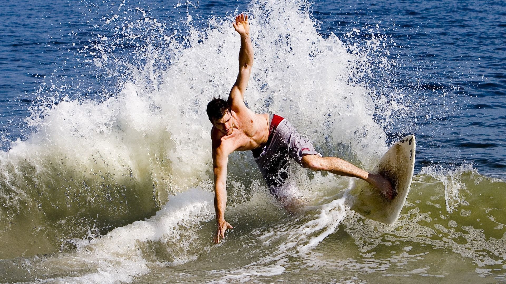 年度焦点之战之夜,卡马文加压力下完成爆发